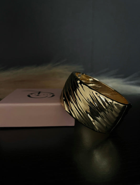 Chunky Textured Bangle Hinge Bracelet - Gold